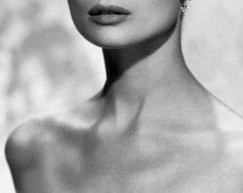 Audrey Hepburn Neckline
